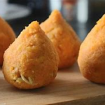 COXINHA DE FRANCO COM CATUPIRY